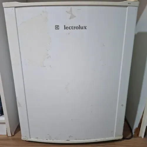 FRIGOBAR ELECTROLUX - 110 V USADO