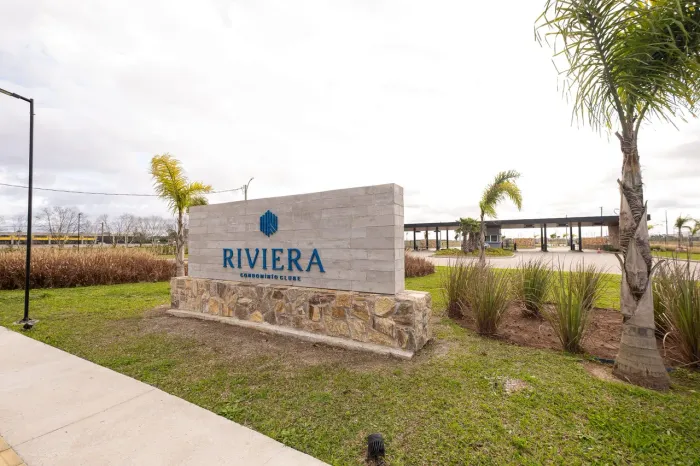Terreno à venda no Condomínio Riviera, Laranjal - 312 m² de área total, sendo 12 metros de