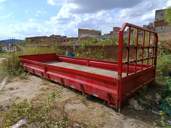 Carroceria de ferro pra caminhão toco Randon 2018 