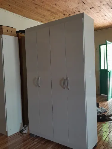 Guarda-roupas branco novo