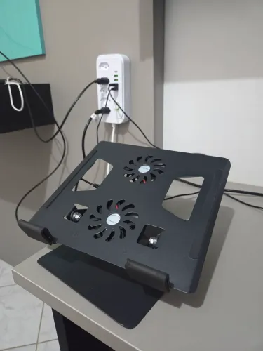Suporte Articulado de Mesa para Notebook com 2 Coolers - Em Metal