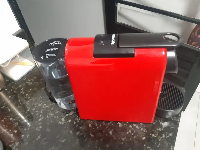 Vendo cafeteira elétrica Nespresso 220v