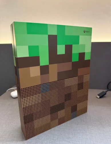 VENDO XBOX ONE S PERSONALIZADO DO MINECRAFT ( JÁ VEM O JOGO INCLUSO)