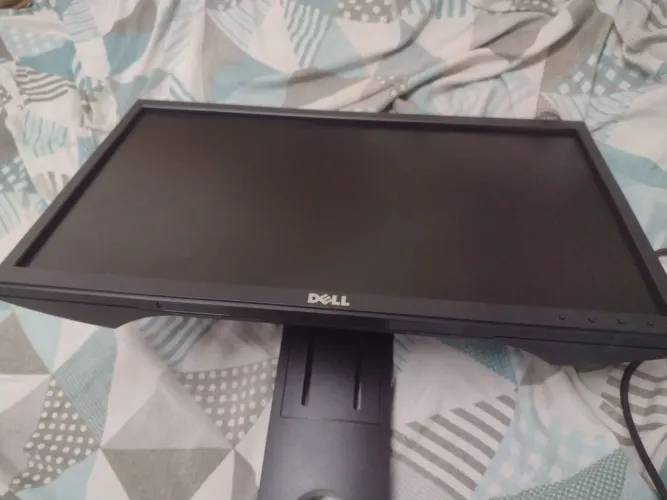 Monitor Dell 20 polegadas em estado de novo com regulagem de altura. Sem avarias.