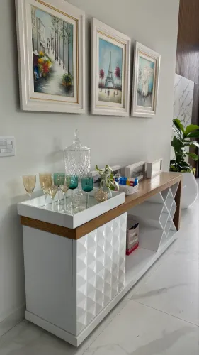 Buffet bar com adega - branco e amadeirado