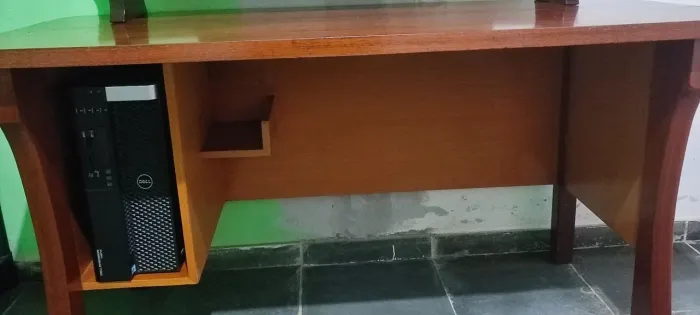 Vende-se mesa de escritório 