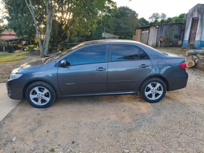Toyota Corolla GLI 1.8 Flex 16V Aut. 2014