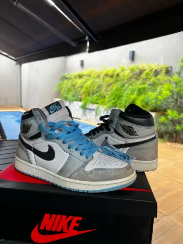 Air Jordan 1 High University Blue 