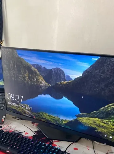 Monitor AOC Hero, de 27 polegadas.