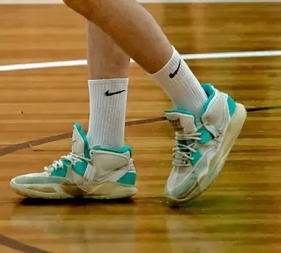 Tênis Nike Kyrie 8