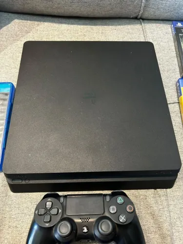 PlayStation 4 pronto pra jogar (PS4 500gb))