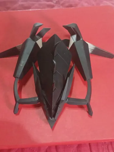 Figura de ação articulada do Necrozma, um Pokémon lendário. LEIA O ANÚNCIO 