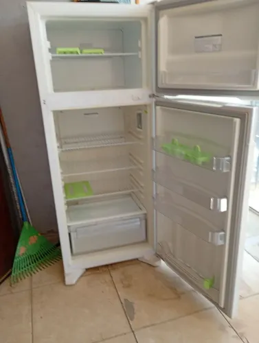Vende-se geladeira