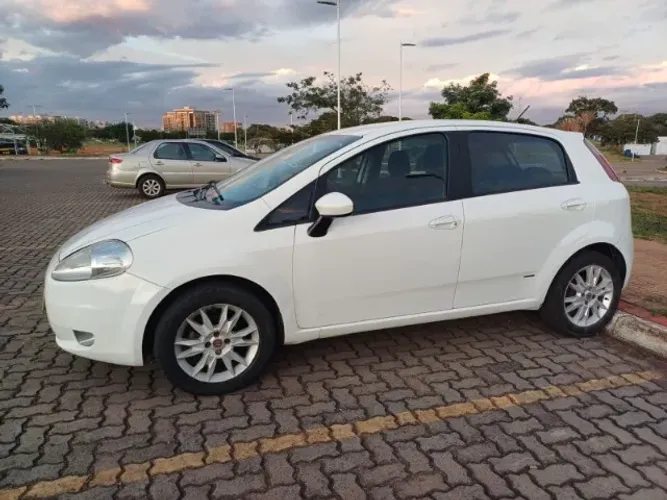 Fiat Punto Essence 1.6 Flex 16V 5P 2012