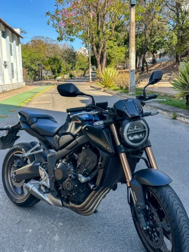 Honda CB 650 R Impecável
