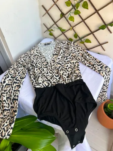 Body Manga Longa Animal Print Oncinha - Tam P