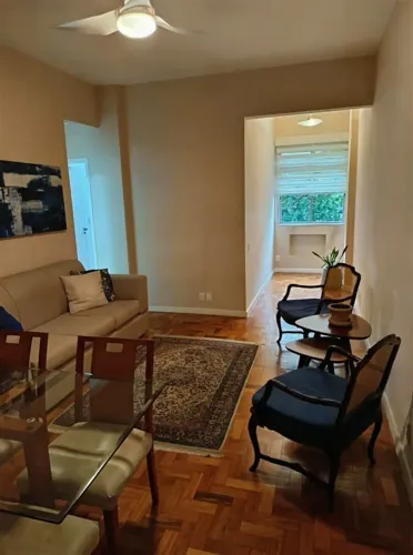Apartamento de 3 quartos (1 suíte) no coração da Tijuca, a poucos passos da Praça Saens Pe