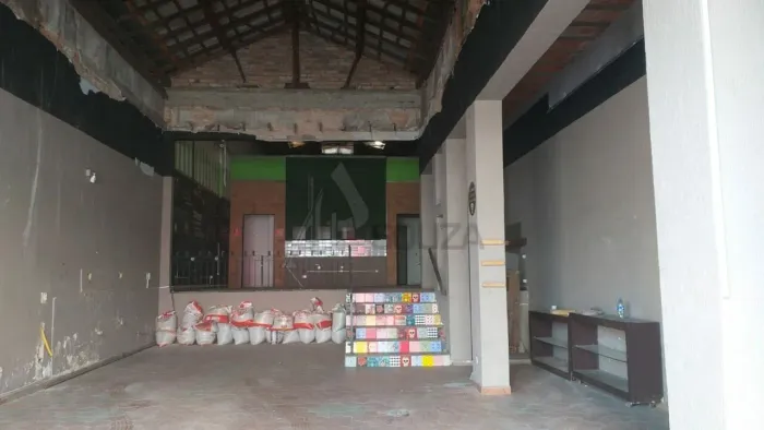 Salão comercial para Alugar em Santana 300 m 4 banheiros próximo ao metro, em avenida movi