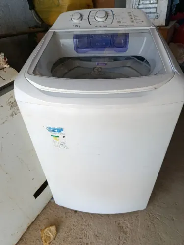 Vendo essa máquina de lavar roupa Electrolux 12kg
