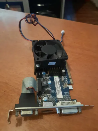 Vendo placa de vídeo ATI RADEON HD 5400 1Gb 
