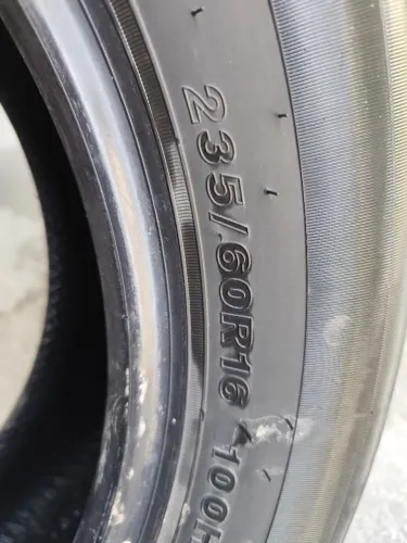 Pneus 235/60/16