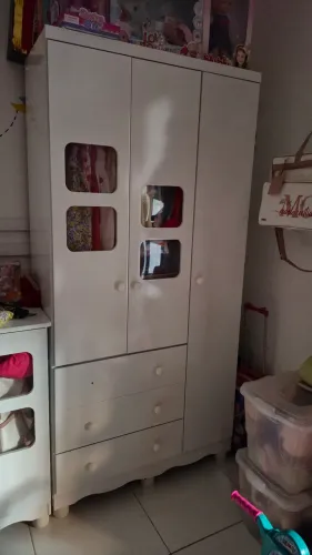 Guarda roupa infantil semi novo