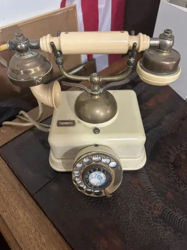Telefone antigo relíquia