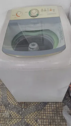 Vende-se uma máquina de lavar roupa