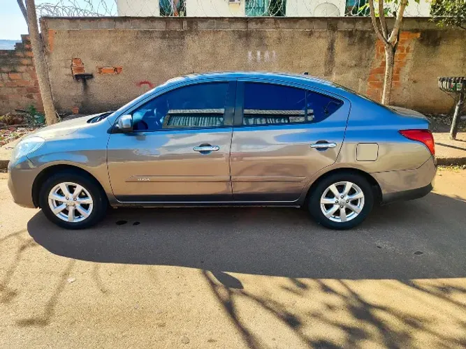 Nissan Versa SL 1.6 16V Flex Fuel 4P Mec. 2013
