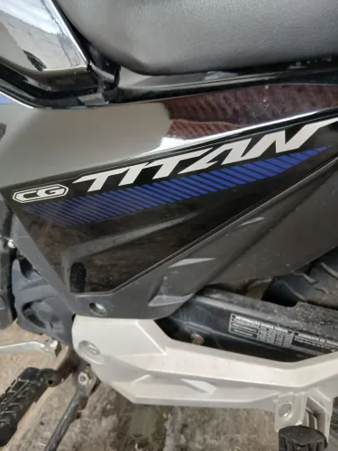 Vendo Honda titan 160 2024 Azul 