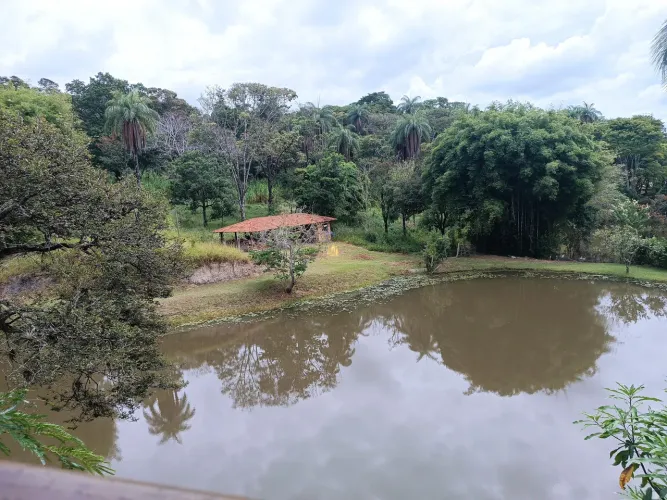 Lindo Sítio à Venda no Condomínio Vale do Ipê Amarelo em Esmeraldas - 4.280 m²