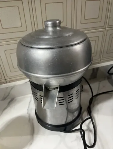 Extrator de suco semiprofissional usado