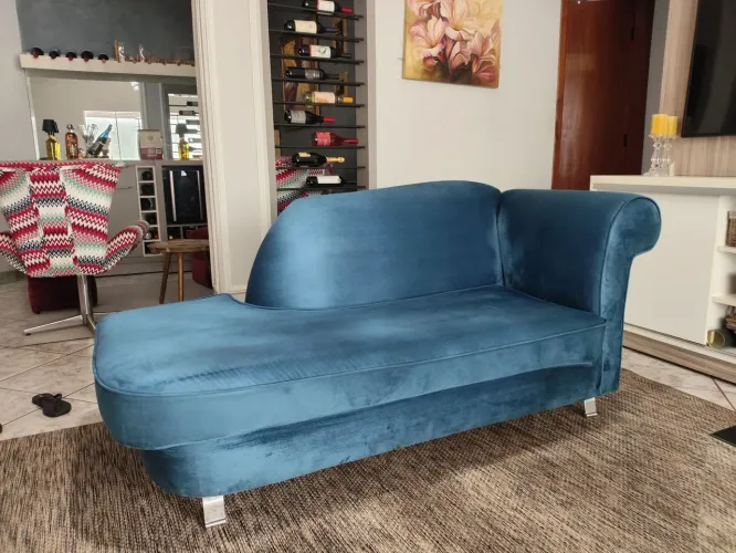 Vendo confortável divã azul, bem conservado.