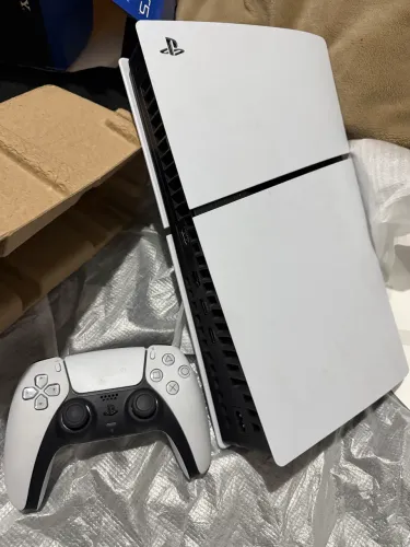 Vídeo game PS5 comprado a 6 meses, vai com FIFA 26 na memoria 