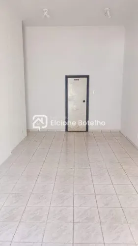 Loja para aluguel com 25 m² no Bairro Nossa Senhora Aparecida, Uberlândia