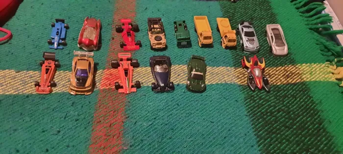 Carrinhos marcas variadas