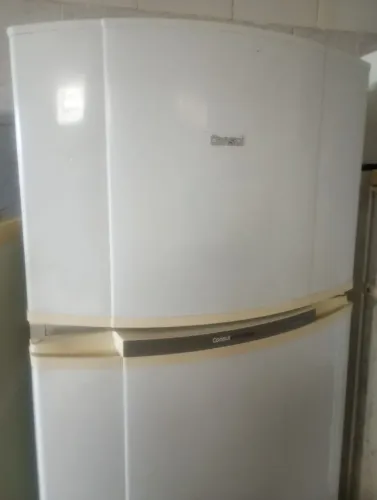 Vende-se uma geladeira Consu l