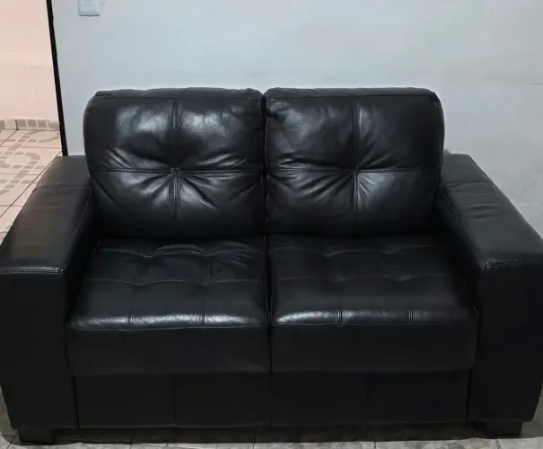 SOFÁ COURO SINTÉTICO USADO