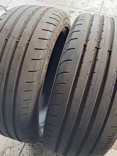 2 PNEUS GOODYEAR 215/45/18 (..80% BORRACHA...