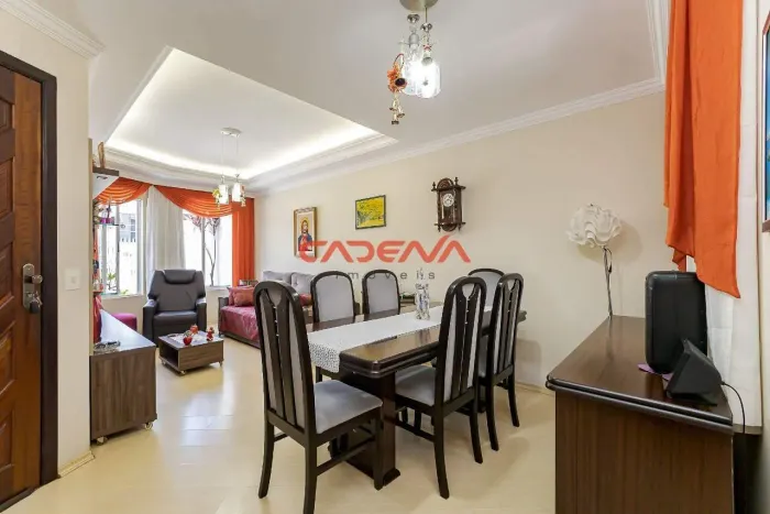 Sobrado Triplex com 3 quartos e 2 vagas à venda no Xaxim