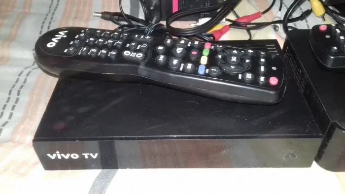 Moldem e aparelhos de tv