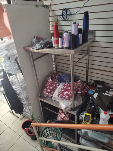 Mesa de metal 