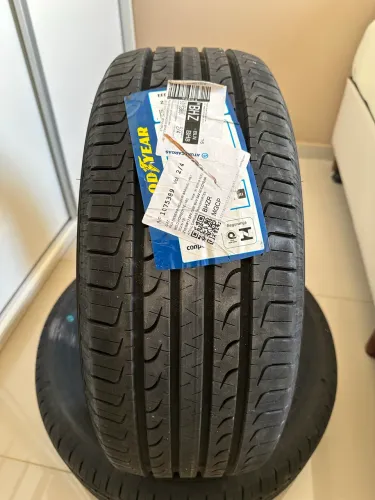 2 Pneus Goodyear 215/55 r17 - sem uso