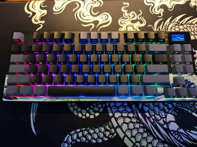 Teclado Mecânico 75% Sem Fio PBT Double Shot Womier Sk80 Pro com tela multimídia