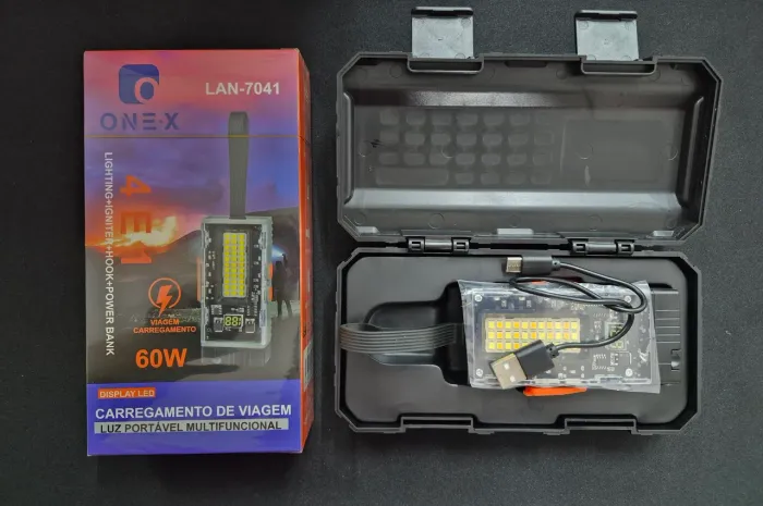 LANTERNA MANUAL RECARREGAVEL 4EM1 REF: LAN-7041<br>