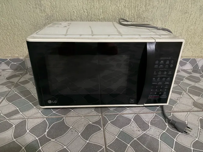 Micro-ondas LG Digital Branco - Não Liga - Para Conserto ou Peças