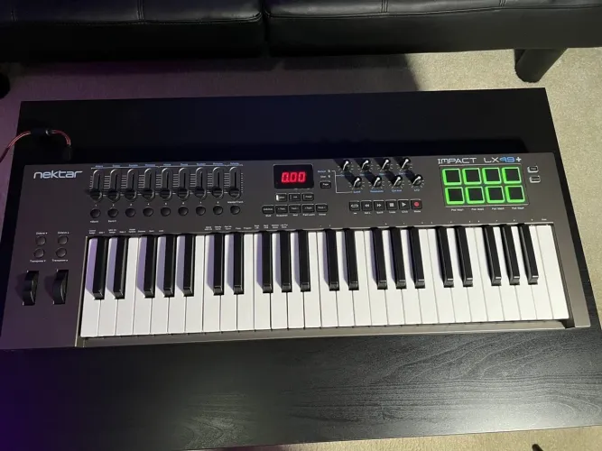 Teclado controlador NEKTAR LX49+