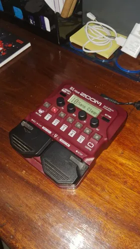 Pedaleira Zoom B1 Four Contrabaixo