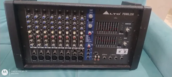 Alto Professional PBM8.250 Mesa de Som Amplificada