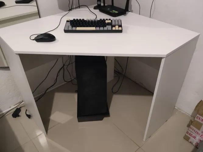 Mesa de Computador em L Branca